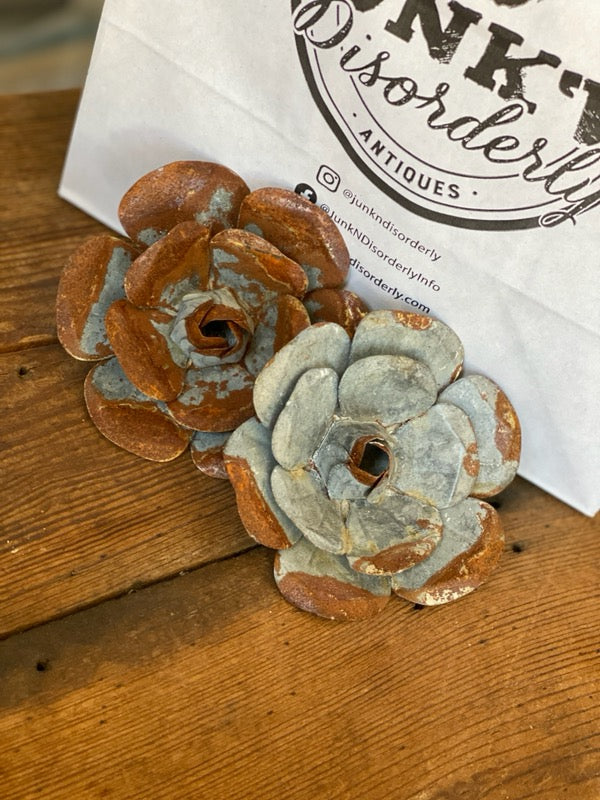 Rusty Zinc Rosebud Magnetic Flower