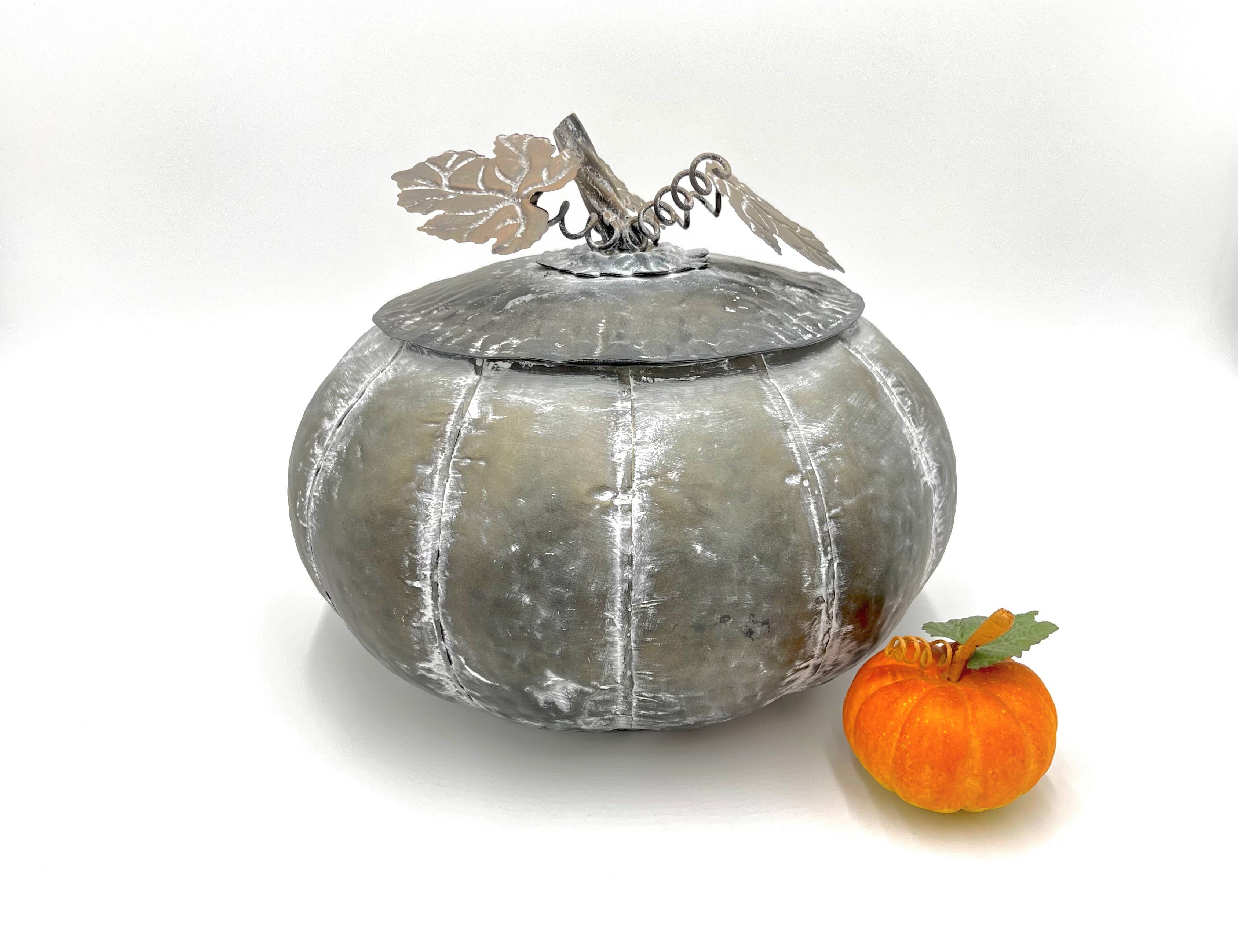 LG. GRAY ZINC W/TONES OF WHITE PUMPKIN CONTAINER W/ LID