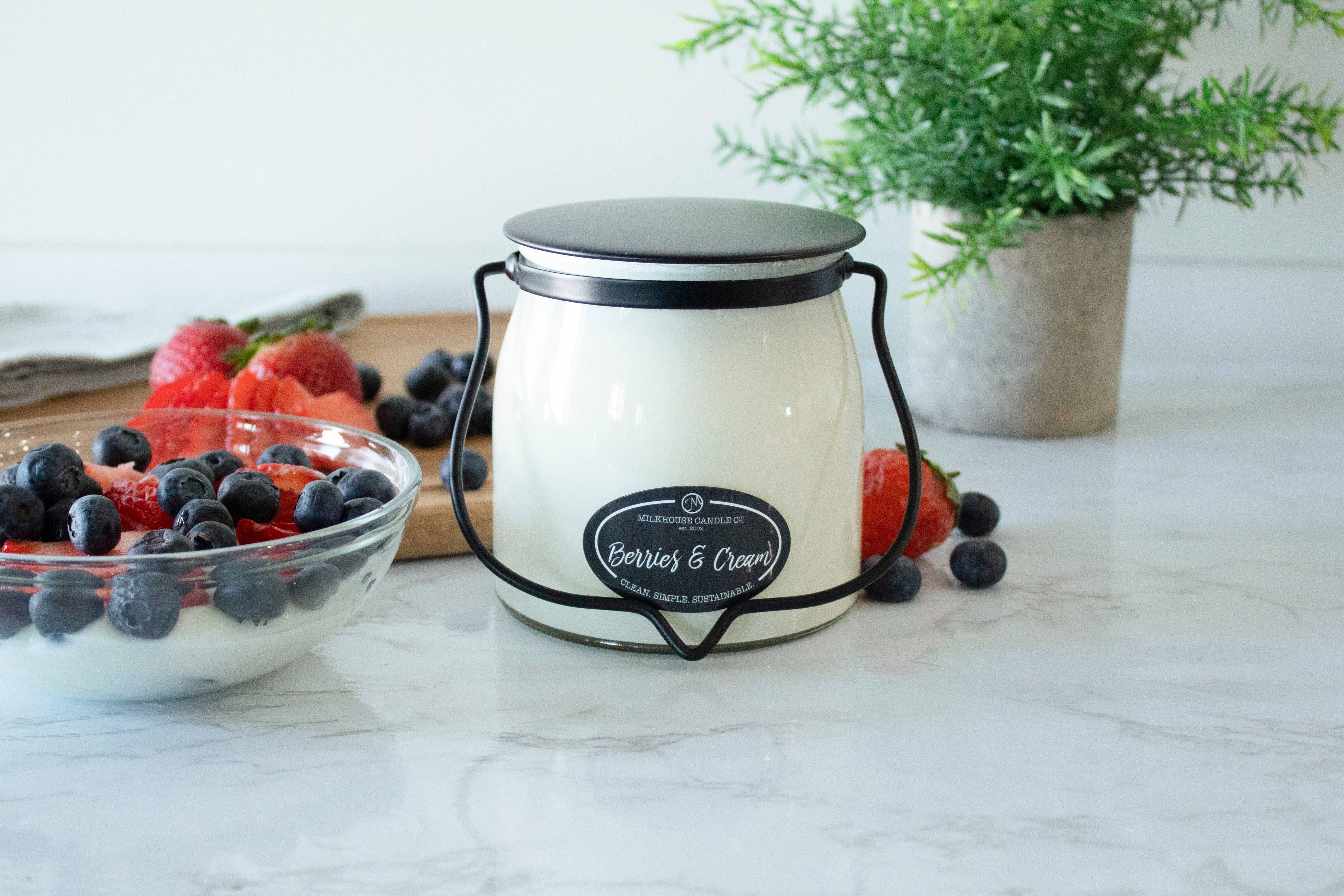 16 oz Butter Jar Candle: Berries & Cream