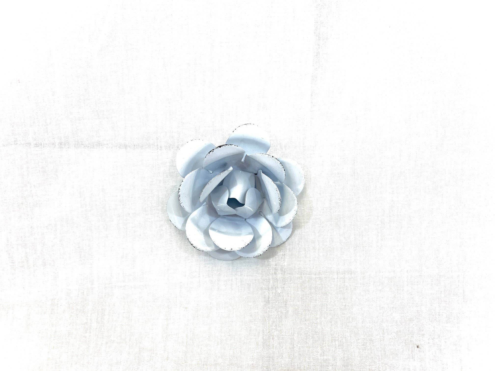 WHITE WITH BLACK SPECKLED TIPS MAGNETIC ROSEBUD 3.25"